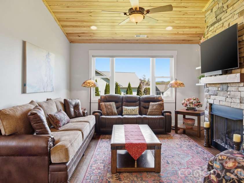 82 Blacksmith Run Drive, Hendersonville, NC 28792.  MLS# CAR4363924, YatesRealty ID 26434. 