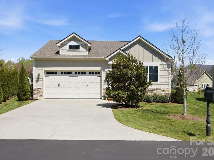 82 Blacksmith Run Drive, Hendersonville, NC 28792.  MLS# CAR4363924, YatesRealty ID 26434. Beautiful Home with easy access!