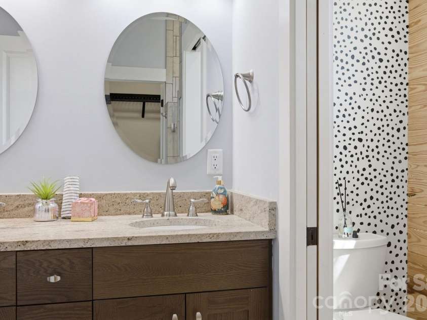 82 Blacksmith Run Drive, Hendersonville, NC 28792.  MLS# CAR4363924, YatesRealty ID 26434. Double Vanity Primary Bathroom!