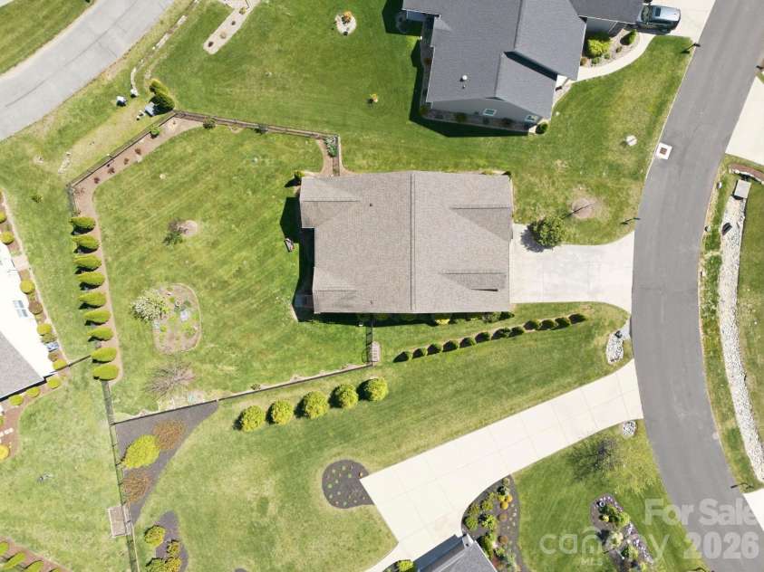 82 Blacksmith Run Drive, Hendersonville, NC 28792.  MLS# CAR4363924, YatesRealty ID 26434. Large Fenced yard!