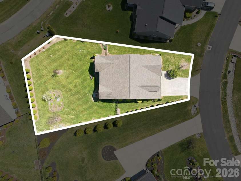 82 Blacksmith Run Drive, Hendersonville, NC 28792.  MLS# CAR4363924, YatesRealty ID 26434. Large Fenced yard!