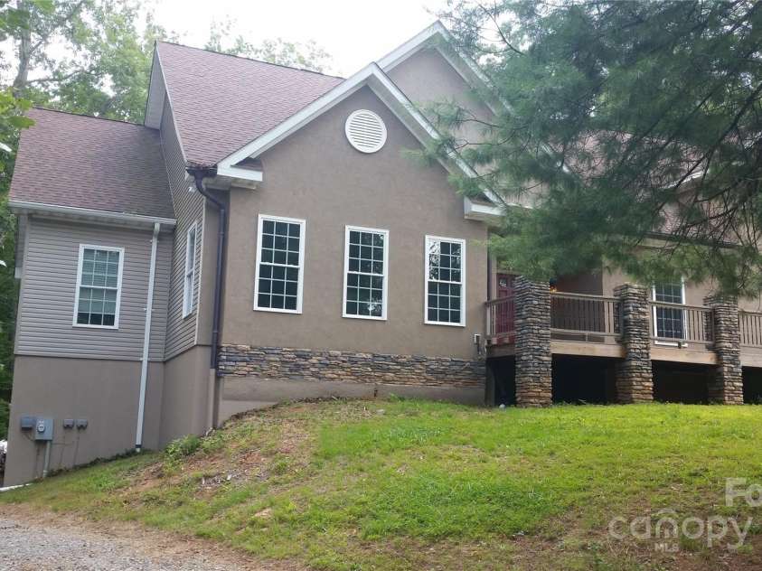 31 Reeds Creek Road, Fairview, NC 28730.  MLS# CAR4328175, YatesRealty ID 26435. 