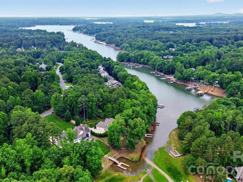 294 San Agustin Drive, Mooresville, NC 28117.  MLS# CAR4367297, YatesRealty ID 26436. 