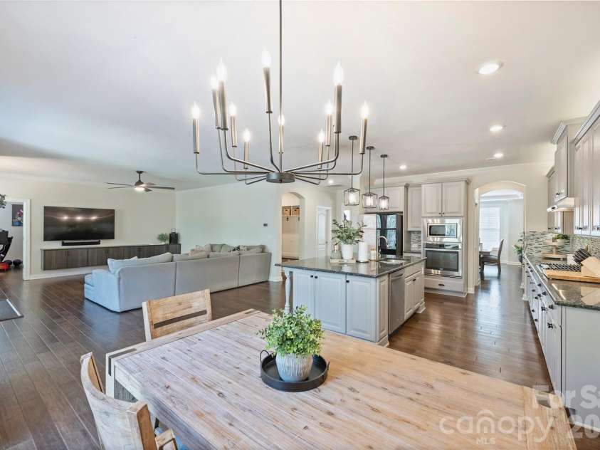294 San Agustin Drive, Mooresville, NC 28117.  MLS# CAR4367297, YatesRealty ID 26436. Breakfast area