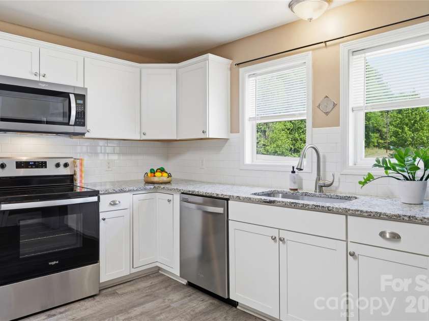 1108 Skyland Street, Kannapolis, NC 28083.  MLS# CAR4373272, YatesRealty ID 26437. DOUBLE KITCHEN WINDOW