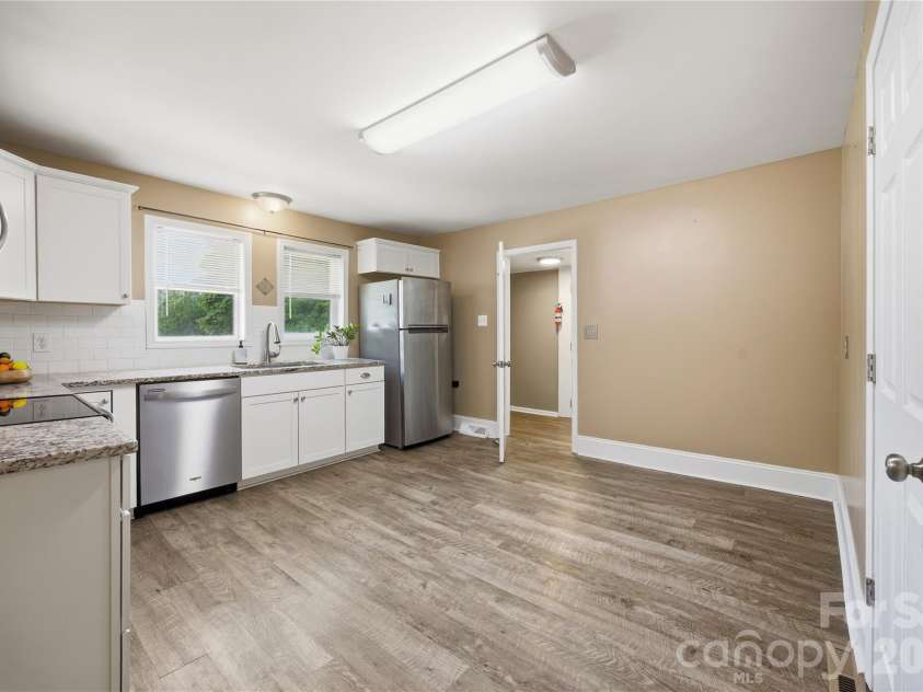 1108 Skyland Street, Kannapolis, NC 28083.  MLS# CAR4373272, YatesRealty ID 26437. Eat in Kitchen