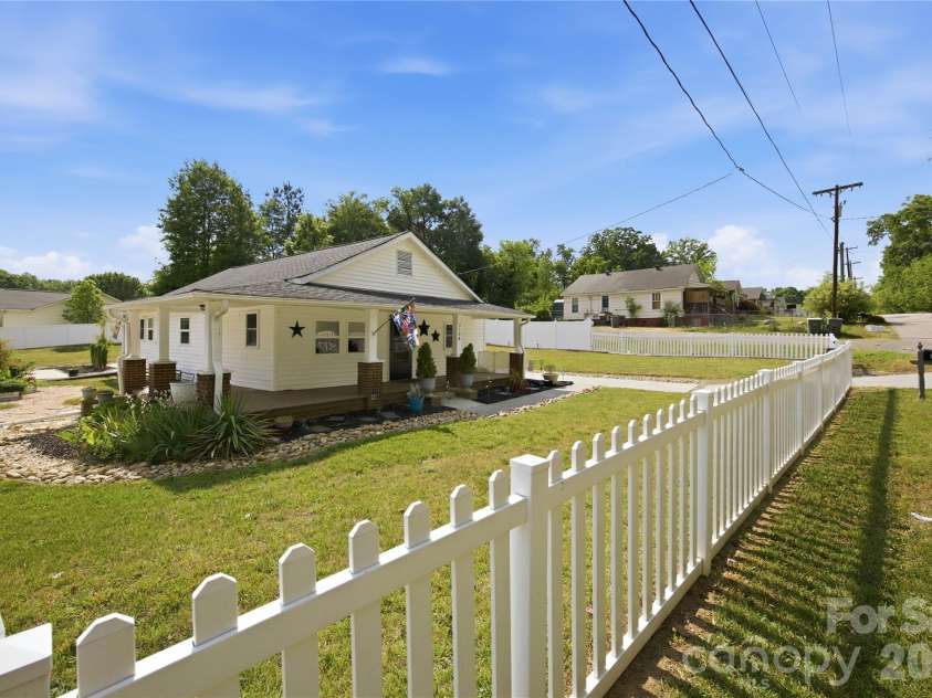1108 Skyland Street, Kannapolis, NC 28083.  MLS# CAR4373272, YatesRealty ID 26437. Fully Fenced Yard