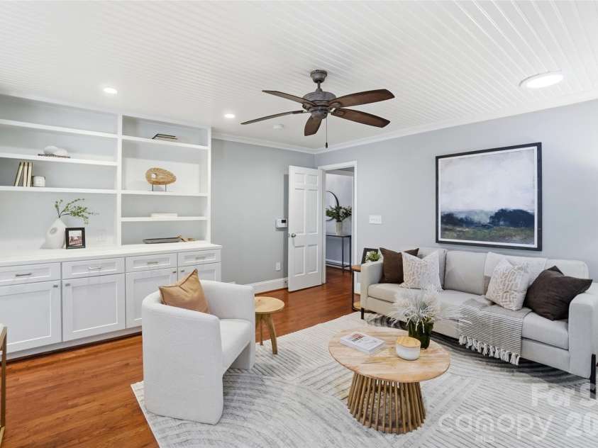 6535 Burlwood Road, Charlotte, NC 28211.  MLS# CAR4387113, YatesRealty ID 26438. 