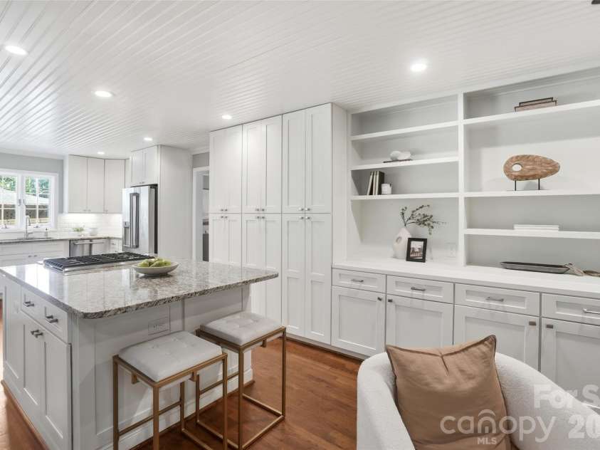 6535 Burlwood Road, Charlotte, NC 28211.  MLS# CAR4387113, YatesRealty ID 26438. 