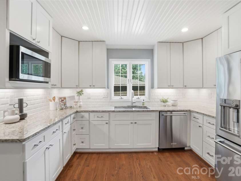 6535 Burlwood Road, Charlotte, NC 28211.  MLS# CAR4387113, YatesRealty ID 26438. 