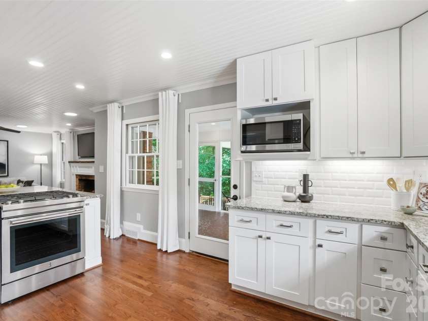 6535 Burlwood Road, Charlotte, NC 28211.  MLS# CAR4387113, YatesRealty ID 26438. 