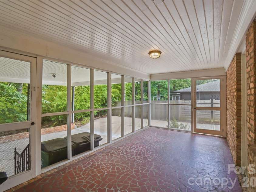 6535 Burlwood Road, Charlotte, NC 28211.  MLS# CAR4387113, YatesRealty ID 26438. 