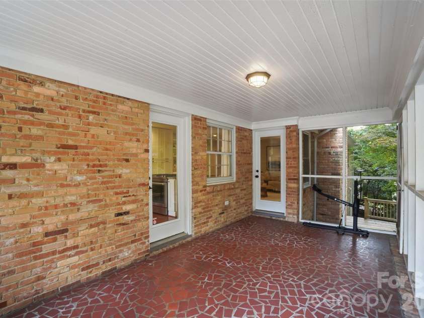 6535 Burlwood Road, Charlotte, NC 28211.  MLS# CAR4387113, YatesRealty ID 26438. 