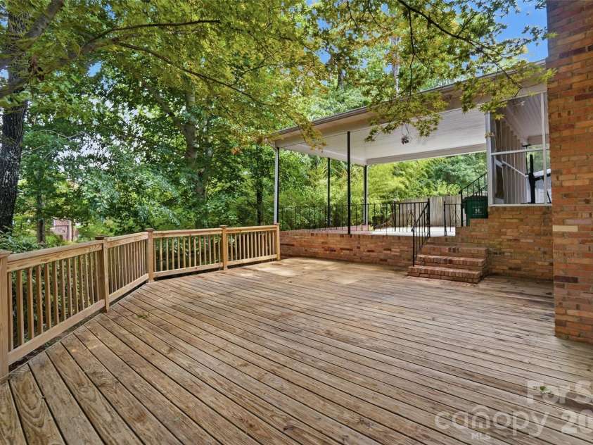 6535 Burlwood Road, Charlotte, NC 28211.  MLS# CAR4387113, YatesRealty ID 26438. 