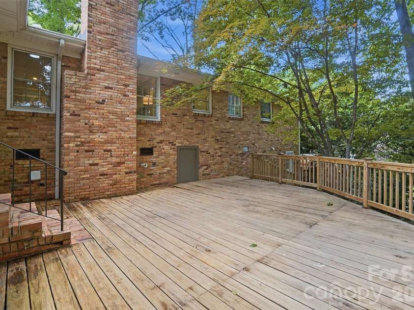 6535 Burlwood Road, Charlotte, NC 28211.  MLS# CAR4387113, YatesRealty ID 26438. 