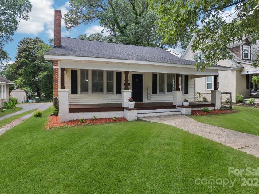 417 Willow Street, Gastonia, NC 28034.  MLS# CAR4281774, YatesRealty ID 26439. 