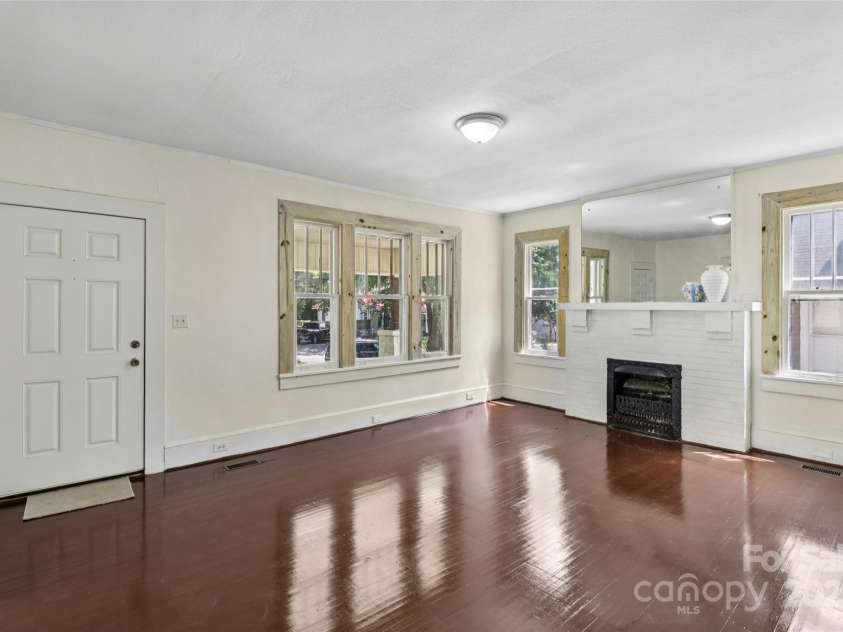 417 Willow Street, Gastonia, NC 28034.  MLS# CAR4281774, YatesRealty ID 26439. 