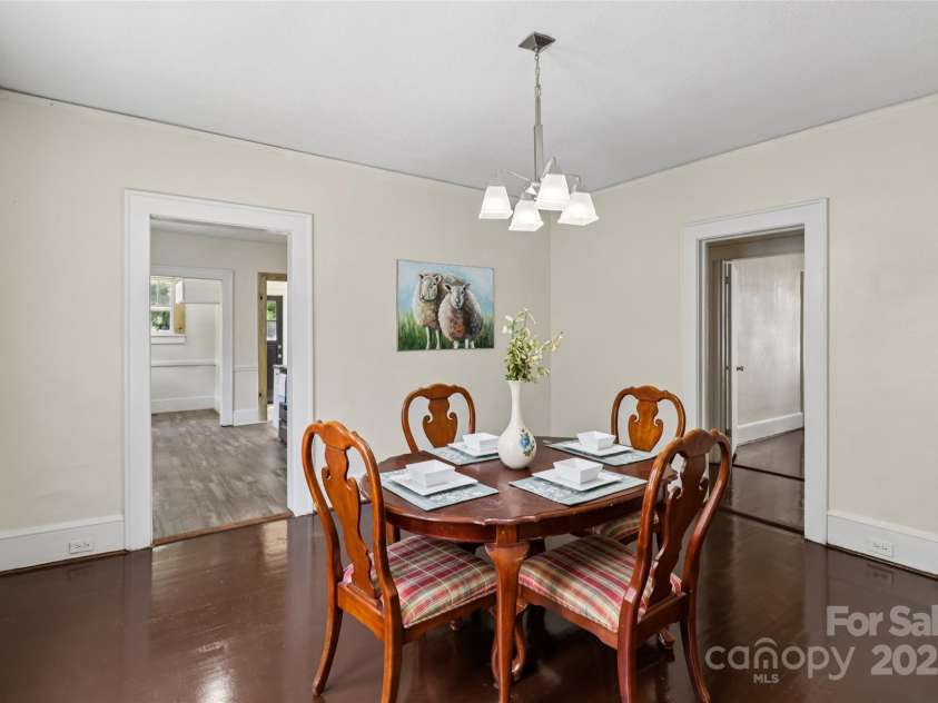 417 Willow Street, Gastonia, NC 28034.  MLS# CAR4281774, YatesRealty ID 26439. 
