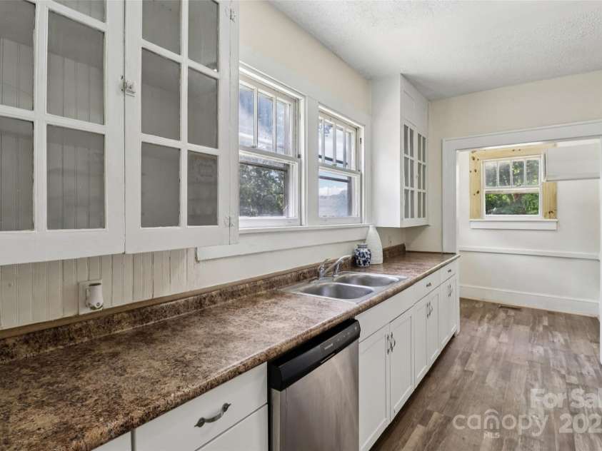 417 Willow Street, Gastonia, NC 28034.  MLS# CAR4281774, YatesRealty ID 26439. 