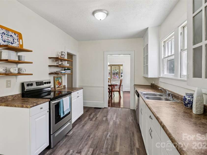 417 Willow Street, Gastonia, NC 28034.  MLS# CAR4281774, YatesRealty ID 26439. 