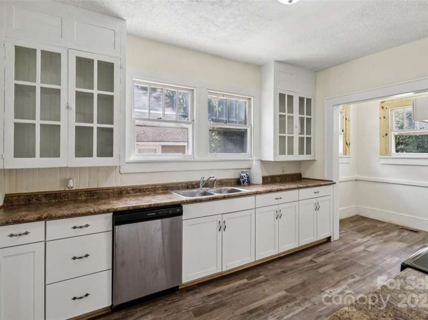 417 Willow Street, Gastonia, NC 28034.  MLS# CAR4281774, YatesRealty ID 26439. 