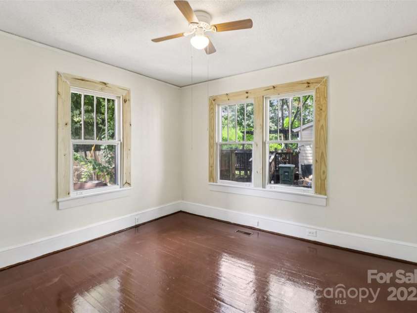 417 Willow Street, Gastonia, NC 28034.  MLS# CAR4281774, YatesRealty ID 26439. 