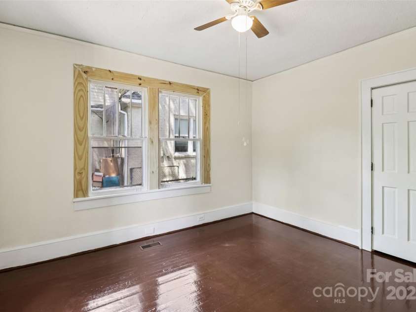 417 Willow Street, Gastonia, NC 28034.  MLS# CAR4281774, YatesRealty ID 26439. 