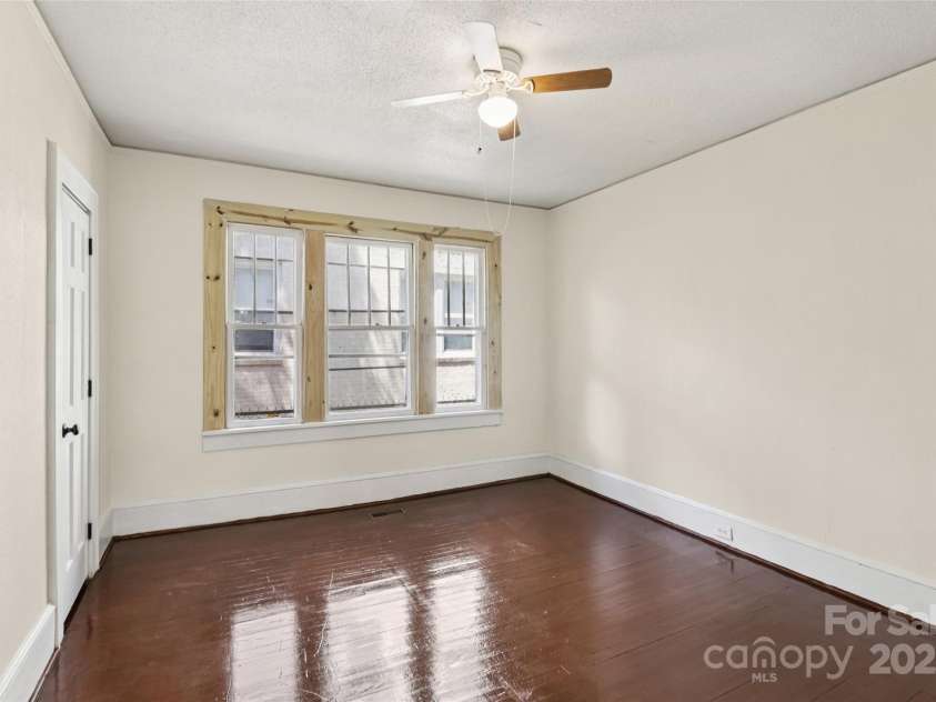 417 Willow Street, Gastonia, NC 28034.  MLS# CAR4281774, YatesRealty ID 26439. 