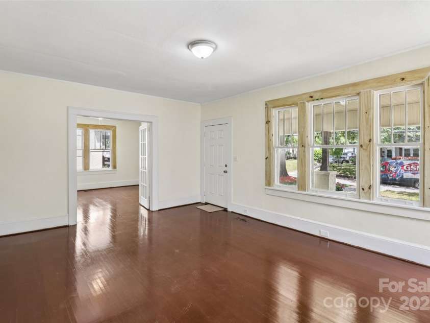417 Willow Street, Gastonia, NC 28034.  MLS# CAR4281774, YatesRealty ID 26439. 