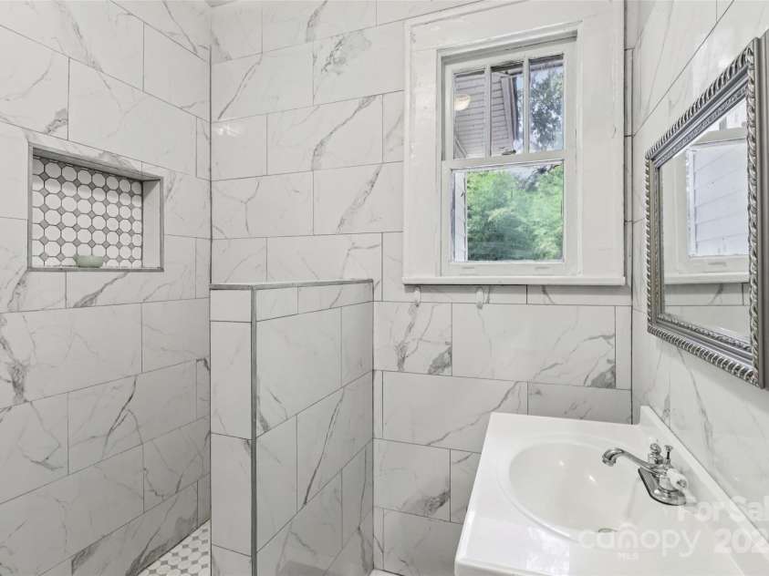 417 Willow Street, Gastonia, NC 28034.  MLS# CAR4281774, YatesRealty ID 26439. 
