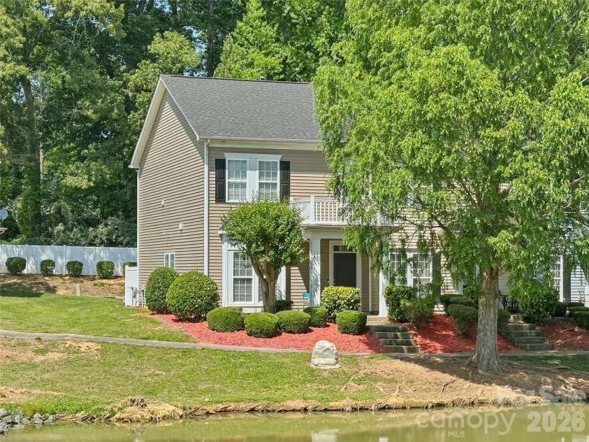 751 Plaza Walk Drive, Charlotte, NC 28215.  MLS# CAR4384832, YatesRealty ID 26439. 