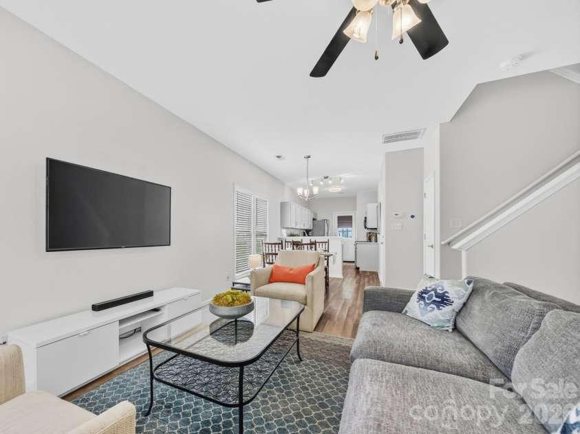 751 Plaza Walk Drive, Charlotte, NC 28215.  MLS# CAR4384832, YatesRealty ID 26439. 