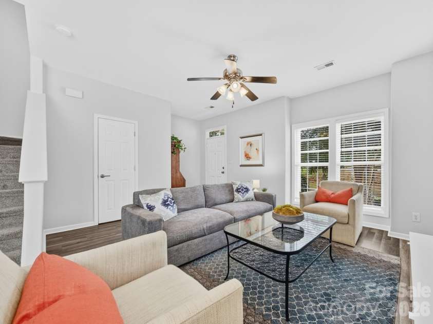 751 Plaza Walk Drive, Charlotte, NC 28215.  MLS# CAR4384832, YatesRealty ID 26439. 