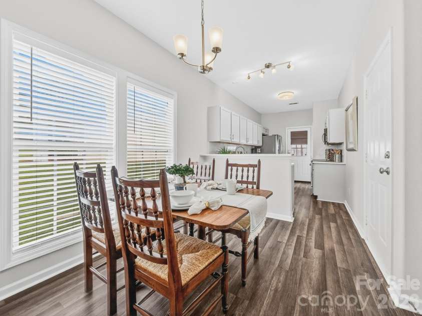 751 Plaza Walk Drive, Charlotte, NC 28215.  MLS# CAR4384832, YatesRealty ID 26439. 