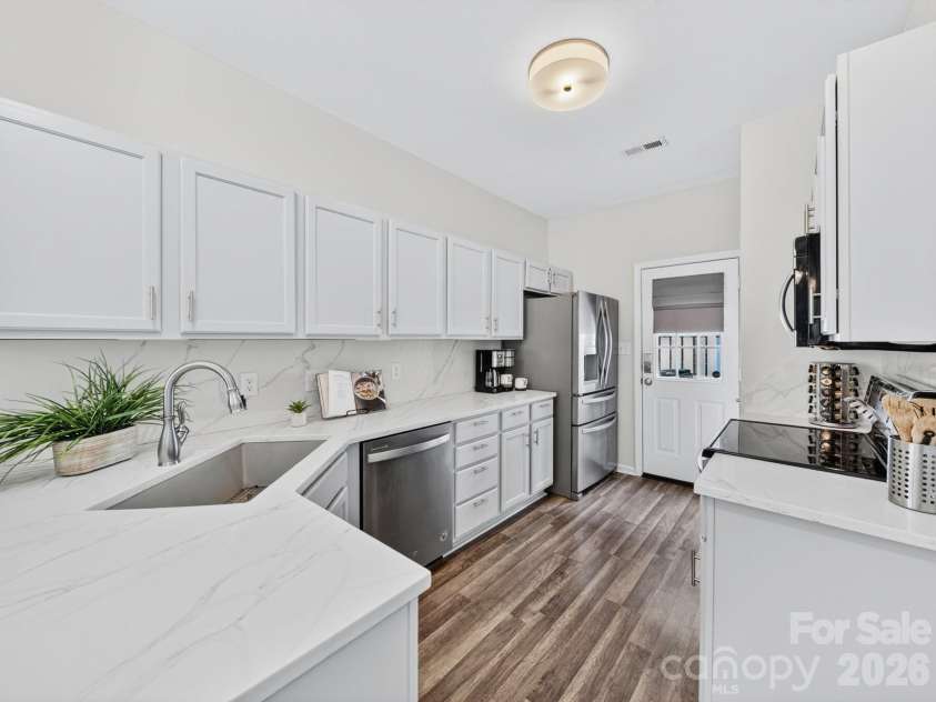 751 Plaza Walk Drive, Charlotte, NC 28215.  MLS# CAR4384832, YatesRealty ID 26439. 