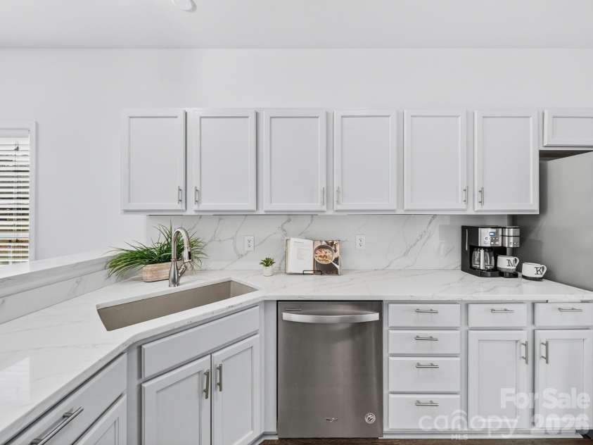 751 Plaza Walk Drive, Charlotte, NC 28215.  MLS# CAR4384832, YatesRealty ID 26439. 