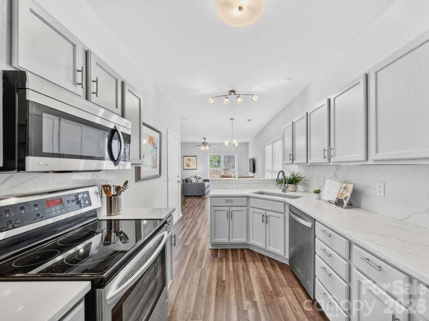 751 Plaza Walk Drive, Charlotte, NC 28215.  MLS# CAR4384832, YatesRealty ID 26439. 