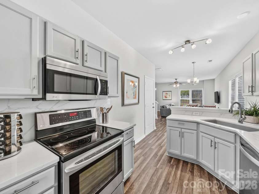 751 Plaza Walk Drive, Charlotte, NC 28215.  MLS# CAR4384832, YatesRealty ID 26439. 
