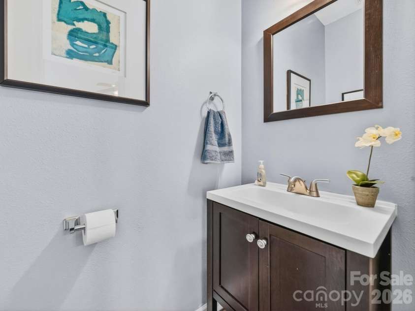 751 Plaza Walk Drive, Charlotte, NC 28215.  MLS# CAR4384832, YatesRealty ID 26439. 
