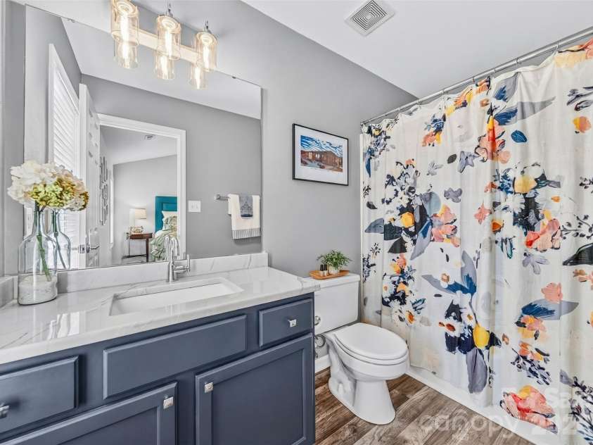 751 Plaza Walk Drive, Charlotte, NC 28215.  MLS# CAR4384832, YatesRealty ID 26439. 