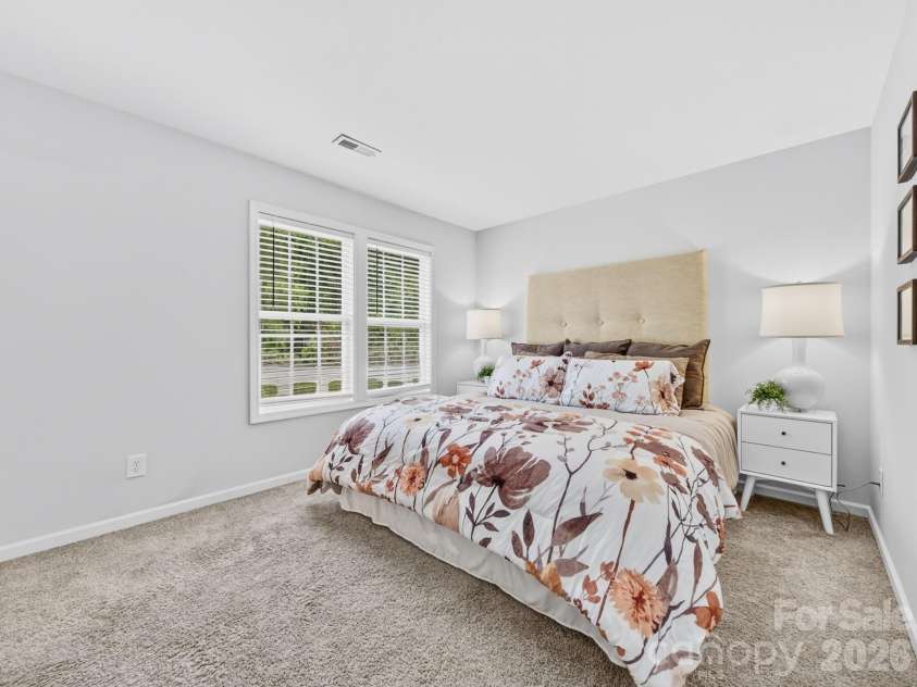 751 Plaza Walk Drive, Charlotte, NC 28215.  MLS# CAR4384832, YatesRealty ID 26439. 