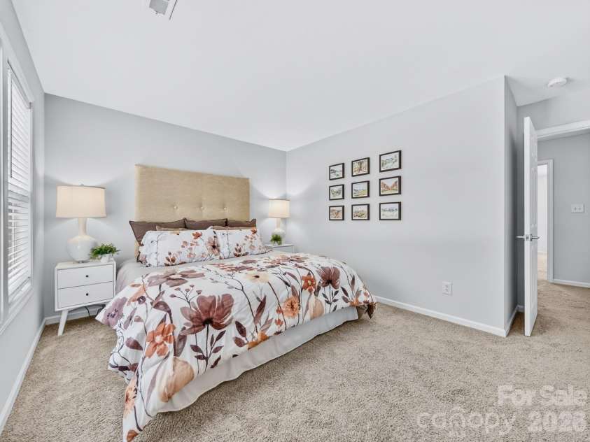 751 Plaza Walk Drive, Charlotte, NC 28215.  MLS# CAR4384832, YatesRealty ID 26439. 