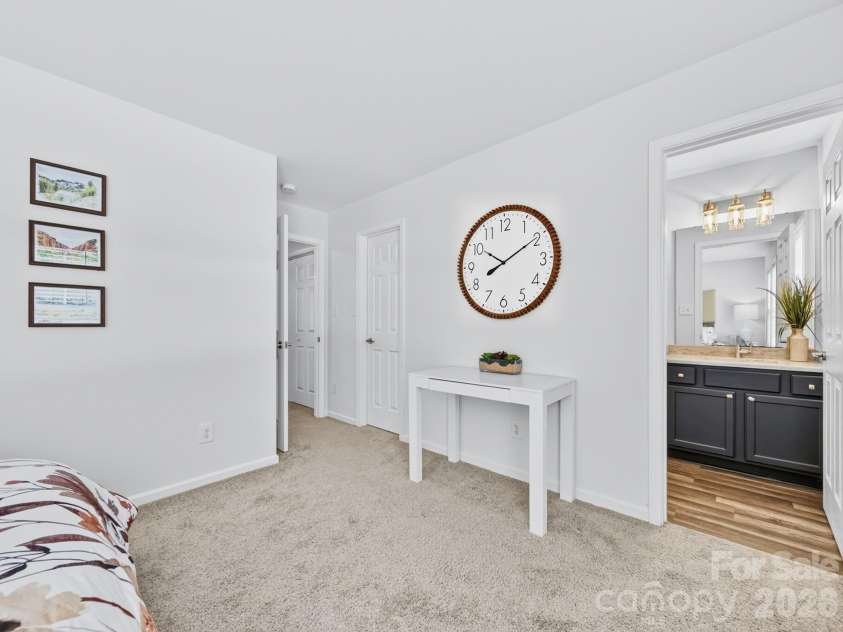 751 Plaza Walk Drive, Charlotte, NC 28215.  MLS# CAR4384832, YatesRealty ID 26439. 