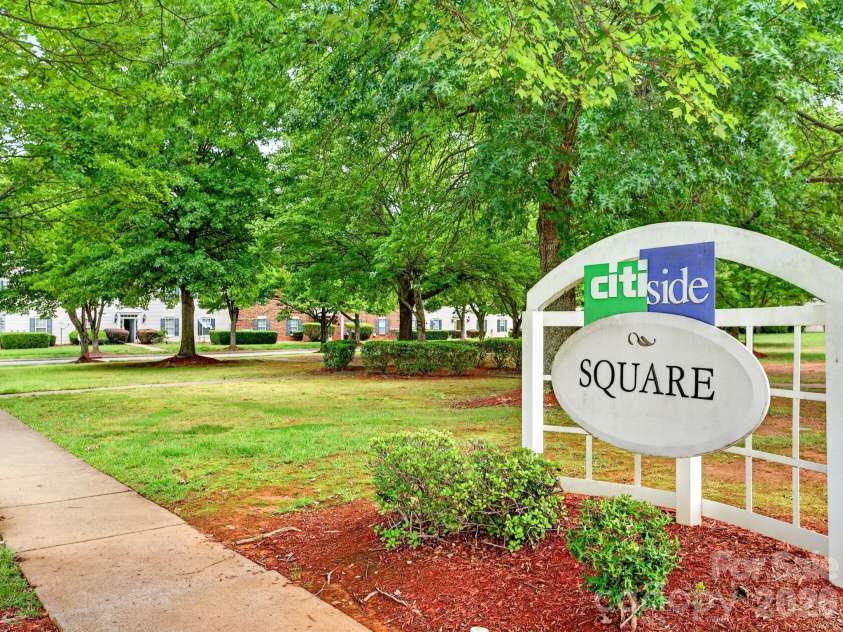 751 Plaza Walk Drive, Charlotte, NC 28215.  MLS# CAR4384832, YatesRealty ID 26439. 