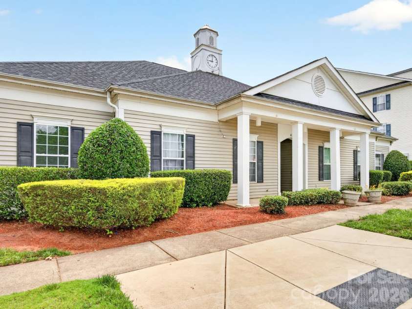 751 Plaza Walk Drive, Charlotte, NC 28215.  MLS# CAR4384832, YatesRealty ID 26439. 