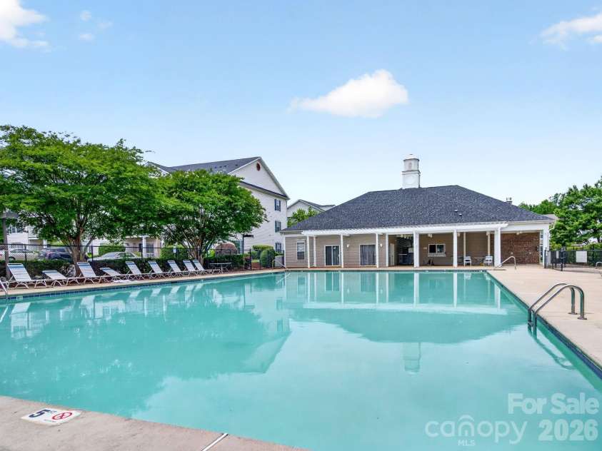 751 Plaza Walk Drive, Charlotte, NC 28215.  MLS# CAR4384832, YatesRealty ID 26439. 