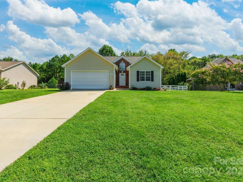 235 Kendra Drive, Mooresville, NC 28117.  MLS# CAR4298184, YatesRealty ID 2644. 
