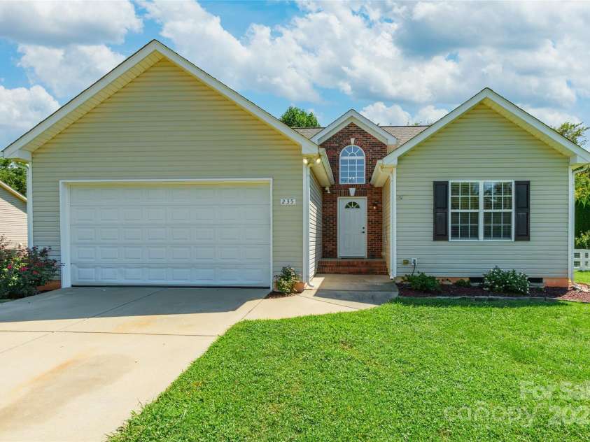 235 Kendra Drive, Mooresville, NC 28117.  MLS# CAR4298184, YatesRealty ID 2644. 