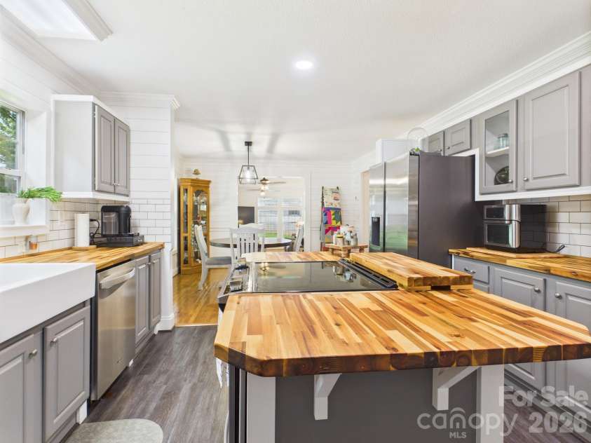 6093 Spartan Drive, Hudson, NC 28638.  MLS# CAR4384048, YatesRealty ID 26440. 