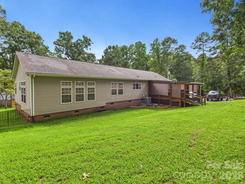 6093 Spartan Drive, Hudson, NC 28638.  MLS# CAR4384048, YatesRealty ID 26440. 